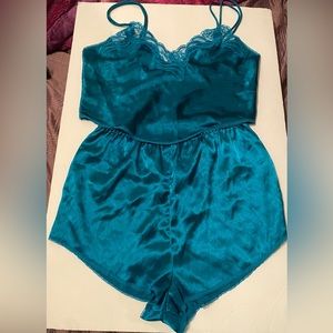 Satin turquoise sleeping set